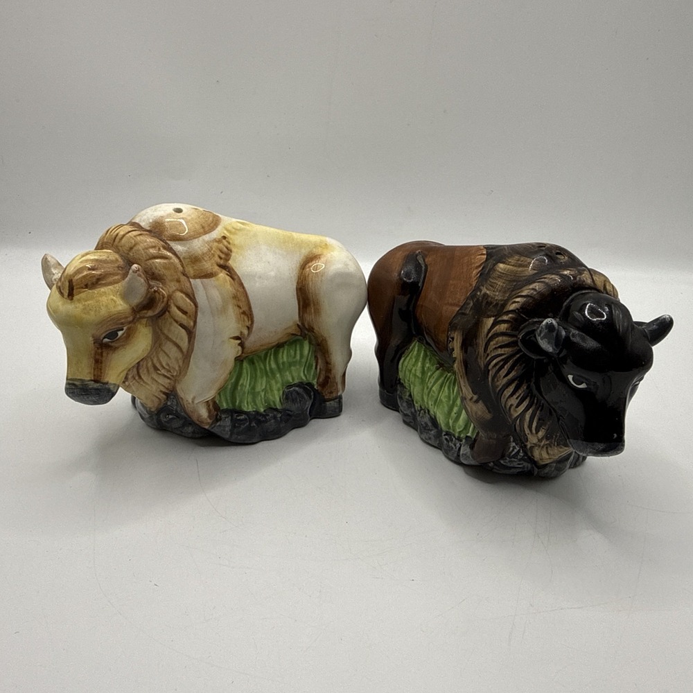 Vintage Buffalo Bison Salt And Pepper Shakers